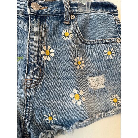 Aeropostale High Rise Shorty Shorts Women’s Size 8 Cherry & Daisy Distressed - Picture 3 of 6